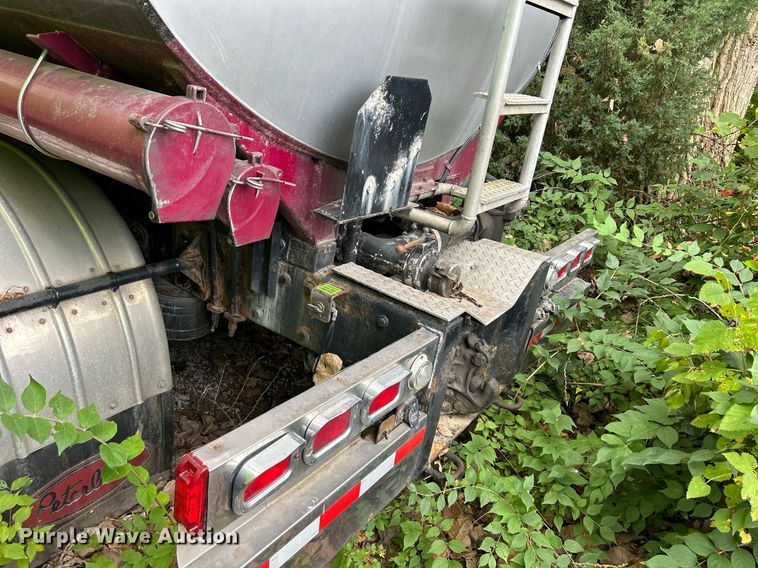 image for item DQ0954 1998 Peterbilt 377  vacuum truck