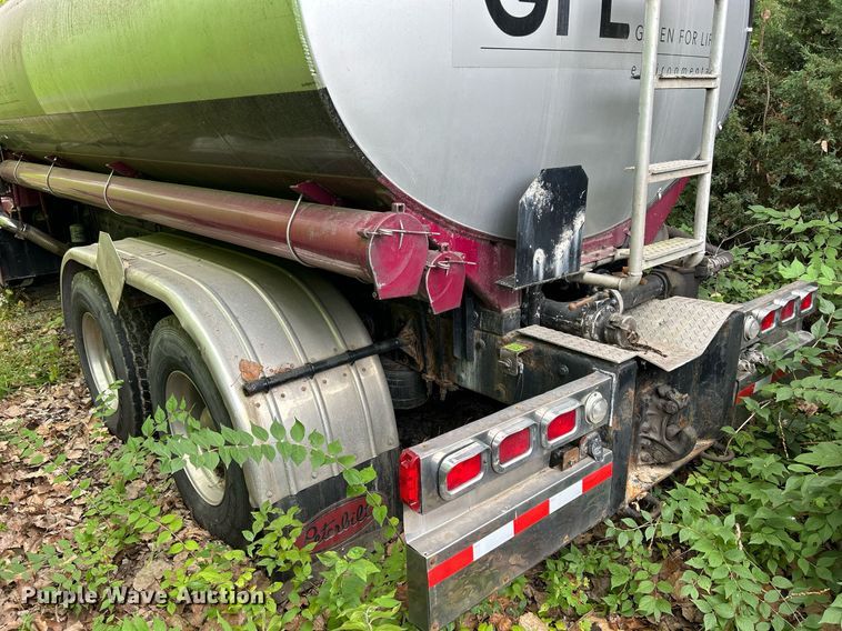 image for item DQ0954 1998 Peterbilt 377  vacuum truck