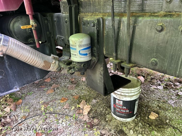 image for item DQ0954 1998 Peterbilt 377  vacuum truck