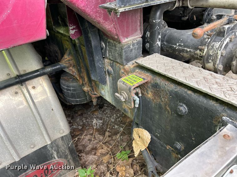 image for item DQ0954 1998 Peterbilt 377  vacuum truck