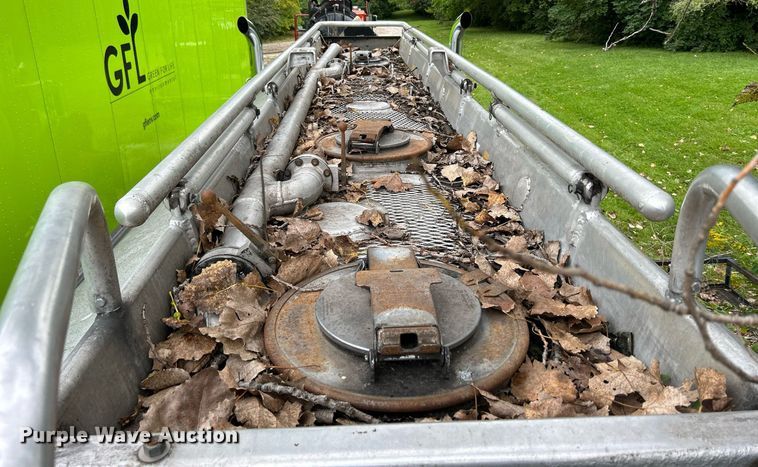 image for item DQ0954 1998 Peterbilt 377  vacuum truck