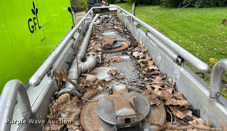 image for item DQ0954 1998 Peterbilt 377  vacuum truck