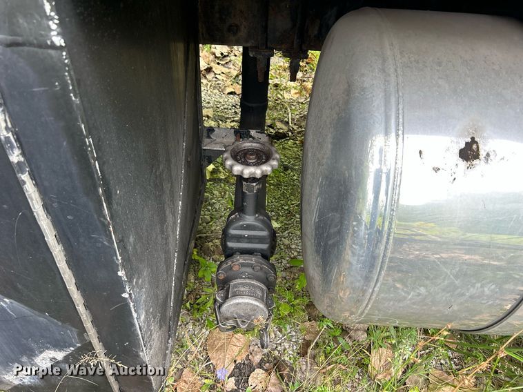 image for item DQ0954 1998 Peterbilt 377  vacuum truck