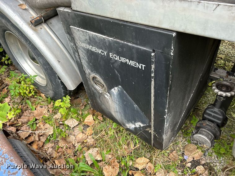 image for item DQ0954 1998 Peterbilt 377  vacuum truck