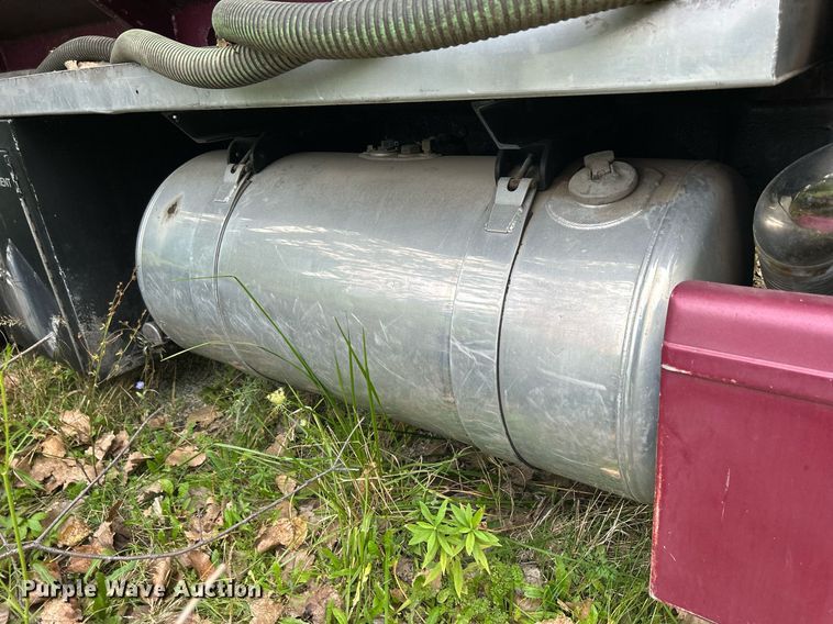 image for item DQ0954 1998 Peterbilt 377  vacuum truck