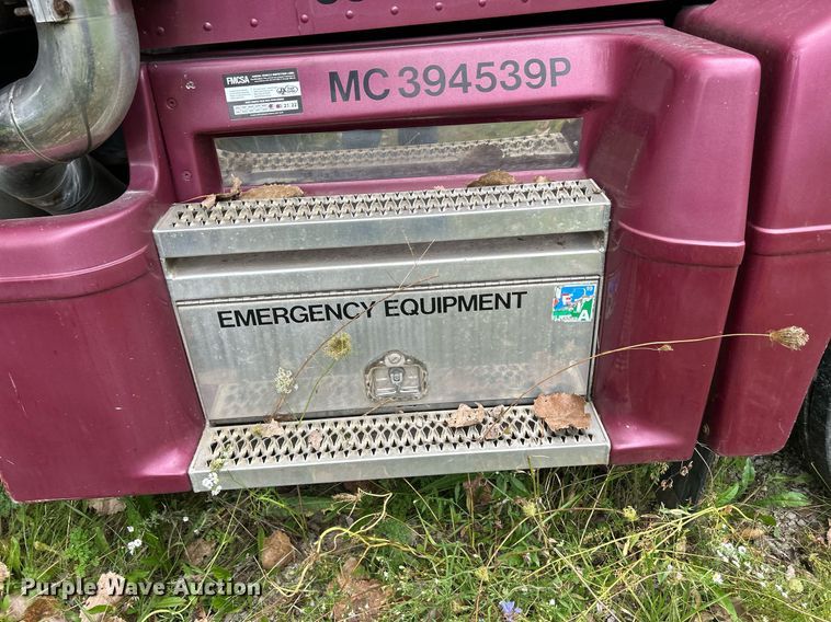 image for item DQ0954 1998 Peterbilt 377  vacuum truck