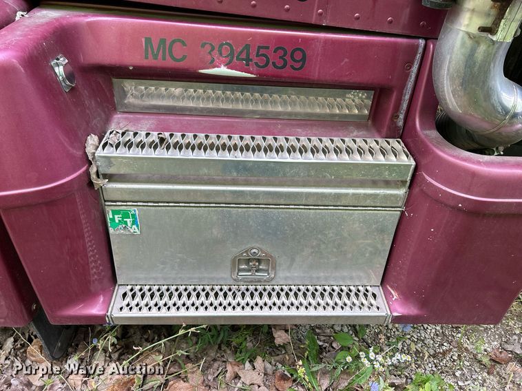 image for item DQ0954 1998 Peterbilt 377  vacuum truck