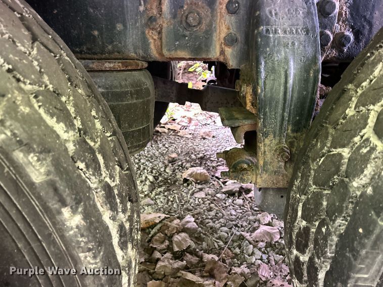 image for item DQ0954 1998 Peterbilt 377  vacuum truck