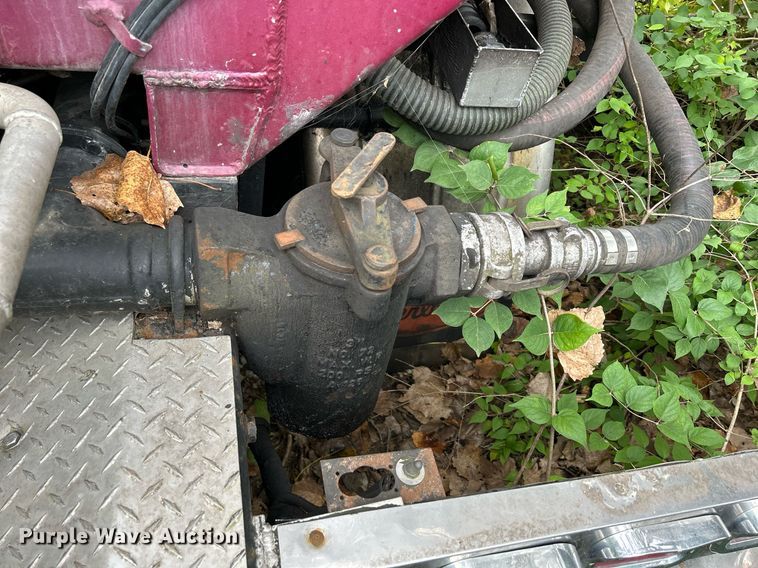 image for item DQ0954 1998 Peterbilt 377  vacuum truck