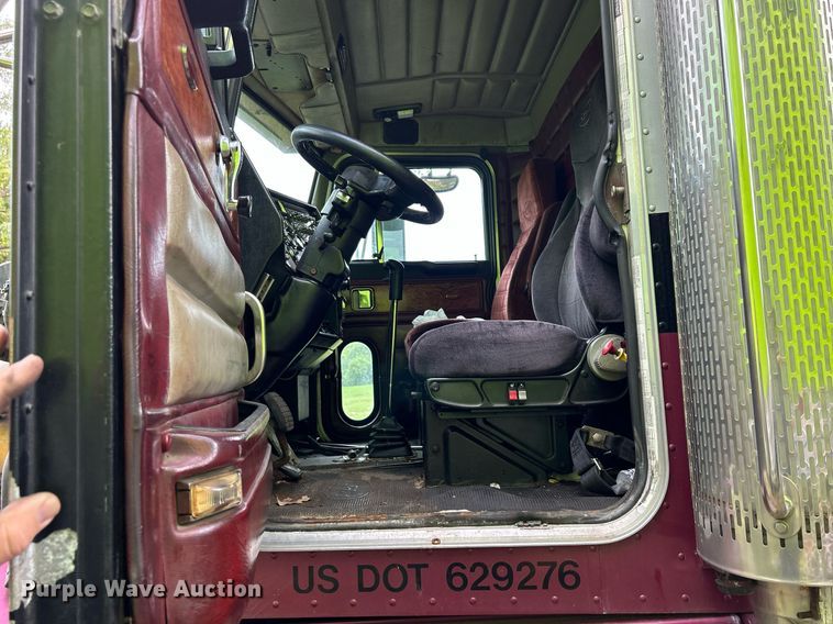 image for item DQ0954 1998 Peterbilt 377  vacuum truck