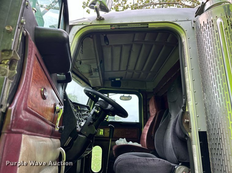 image for item DQ0954 1998 Peterbilt 377  vacuum truck