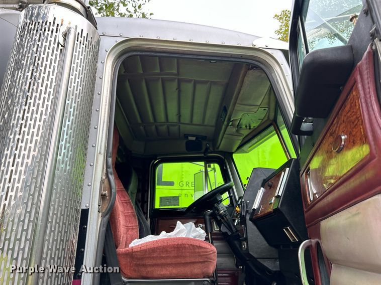 image for item DQ0954 1998 Peterbilt 377  vacuum truck