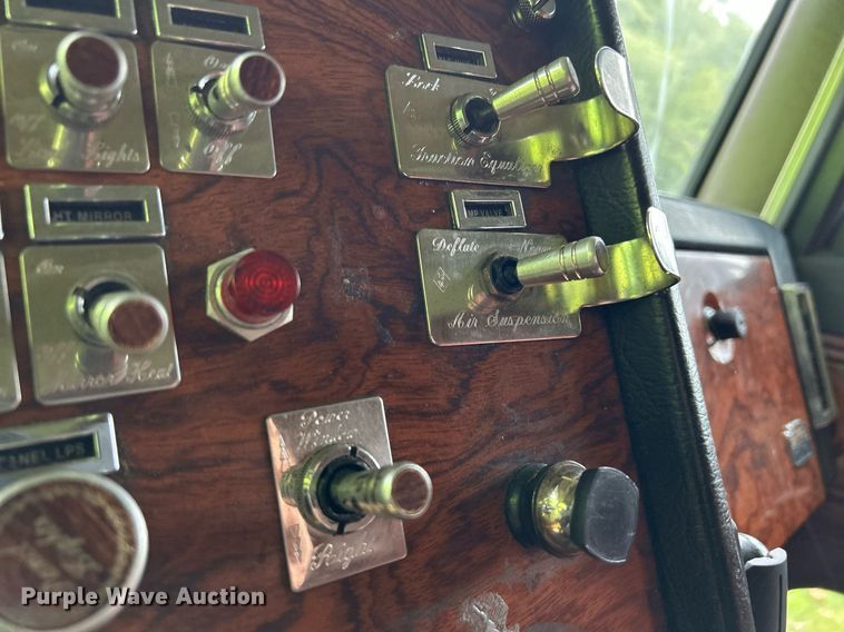 image for item DQ0954 1998 Peterbilt 377  vacuum truck