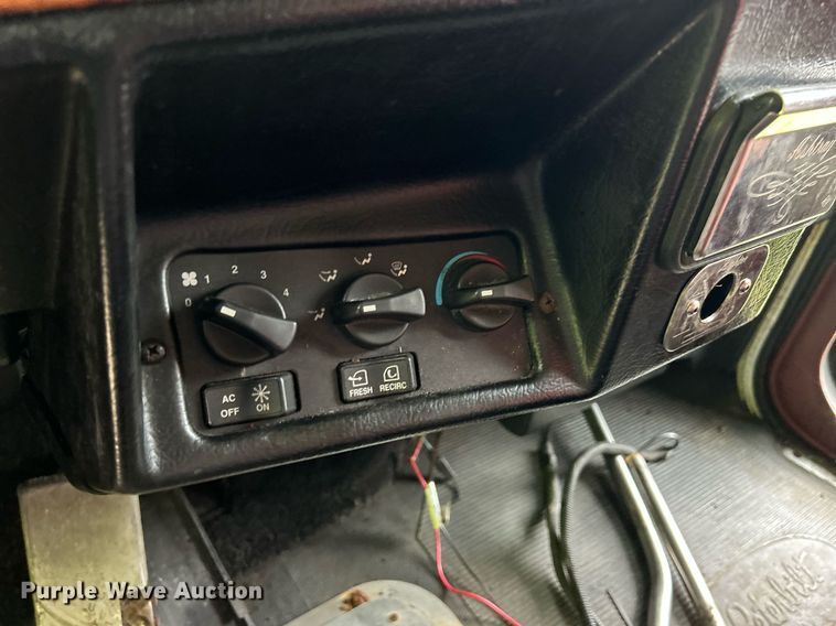 image for item DQ0954 1998 Peterbilt 377  vacuum truck