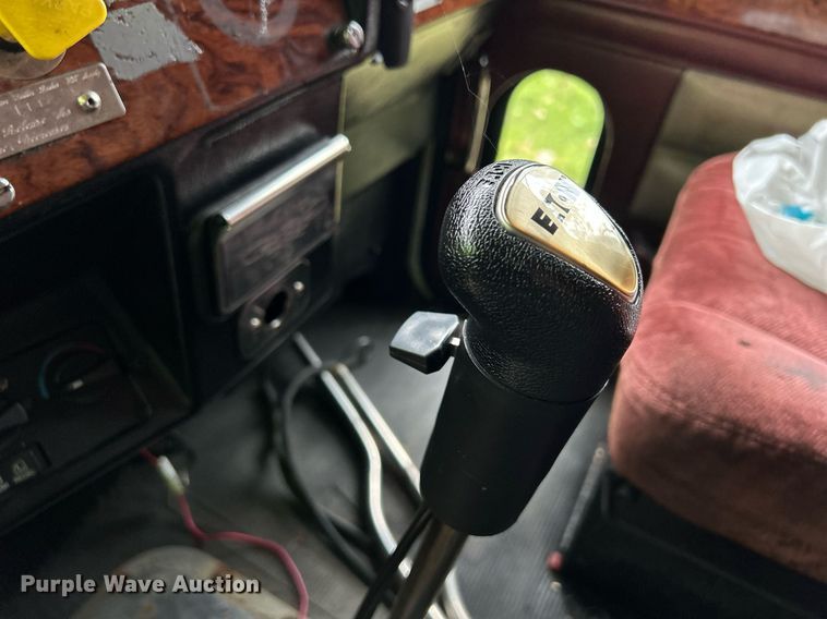 image for item DQ0954 1998 Peterbilt 377  vacuum truck