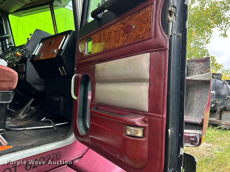 image for item DQ0954 1998 Peterbilt 377  vacuum truck