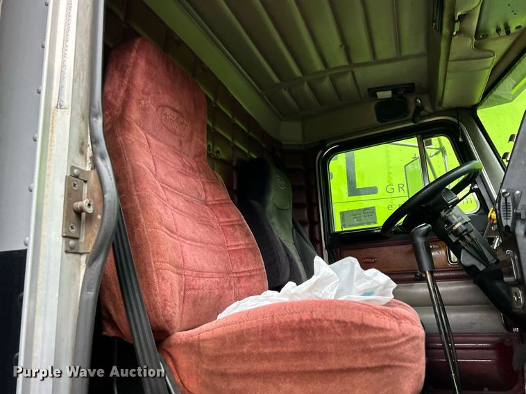 image for item DQ0954 1998 Peterbilt 377  vacuum truck