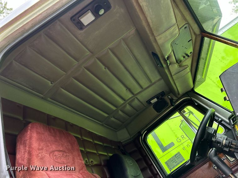 image for item DQ0954 1998 Peterbilt 377  vacuum truck