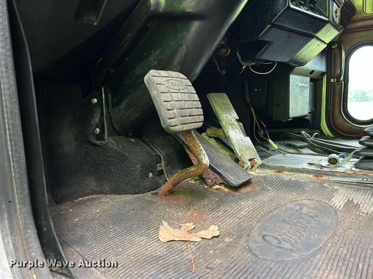 image for item DQ0954 1998 Peterbilt 377  vacuum truck