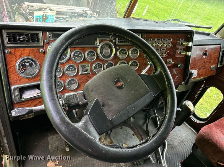 image for item DQ0954 1998 Peterbilt 377  vacuum truck