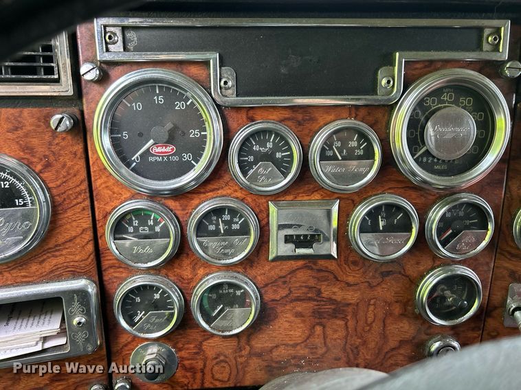 image for item DQ0954 1998 Peterbilt 377  vacuum truck