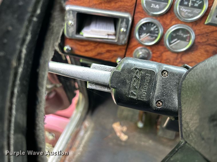 image for item DQ0954 1998 Peterbilt 377  vacuum truck