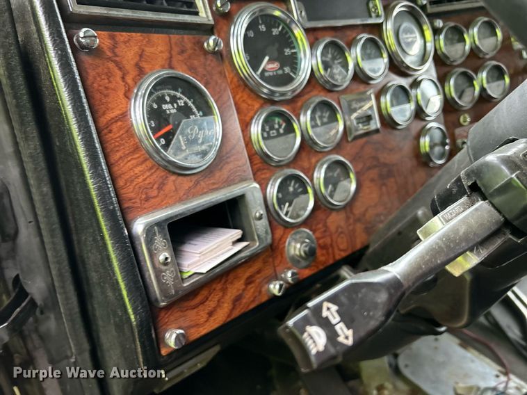 image for item DQ0954 1998 Peterbilt 377  vacuum truck