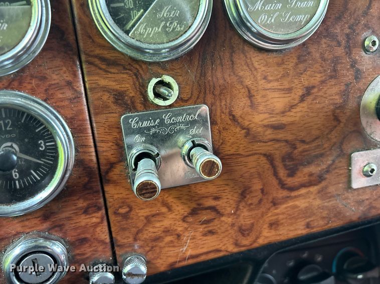 image for item DQ0954 1998 Peterbilt 377  vacuum truck