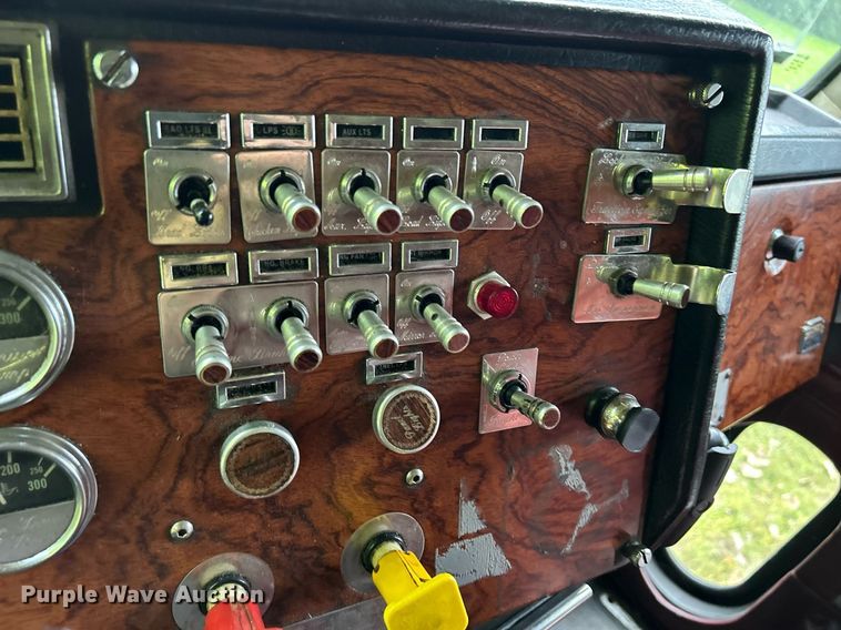 image for item DQ0954 1998 Peterbilt 377  vacuum truck