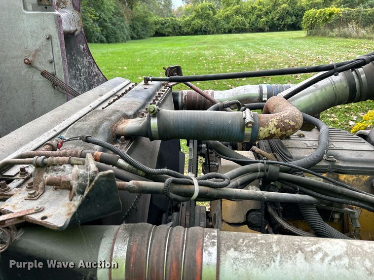 image for item DQ0954 1998 Peterbilt 377  vacuum truck