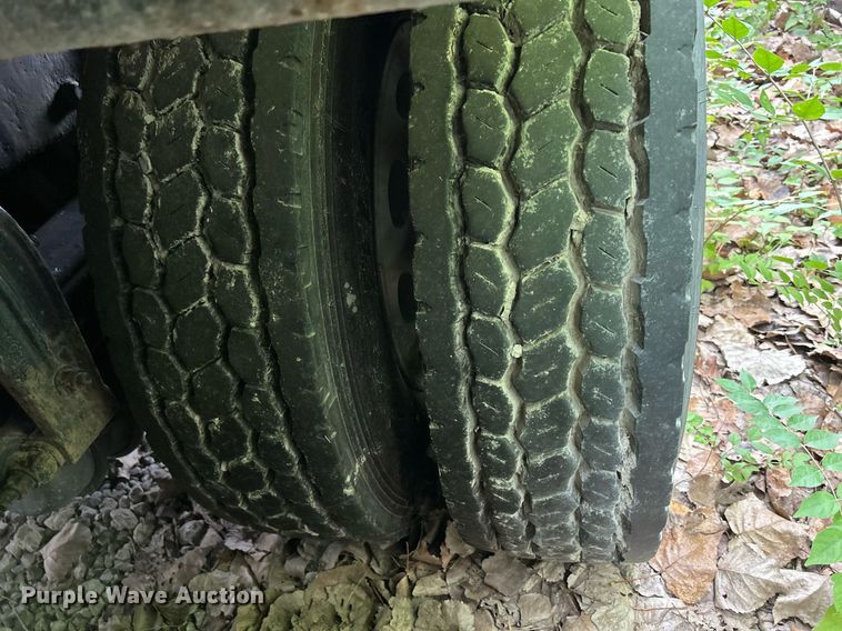 image for item DQ0954 1998 Peterbilt 377  vacuum truck