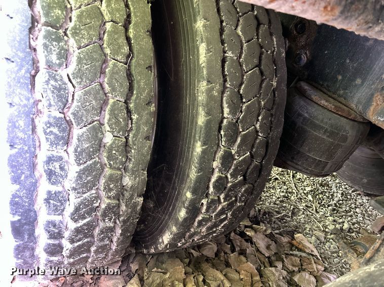 image for item DQ0954 1998 Peterbilt 377  vacuum truck