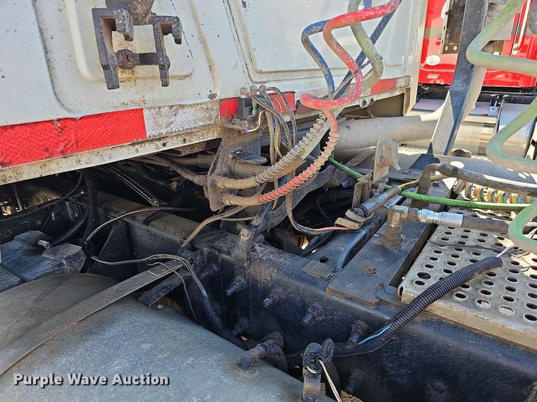 image for item DQ1170 2004 Mack CX613  truck tractor