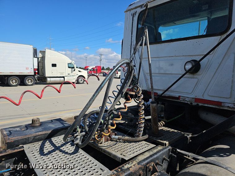 image for item DQ1170 2004 Mack CX613  truck tractor
