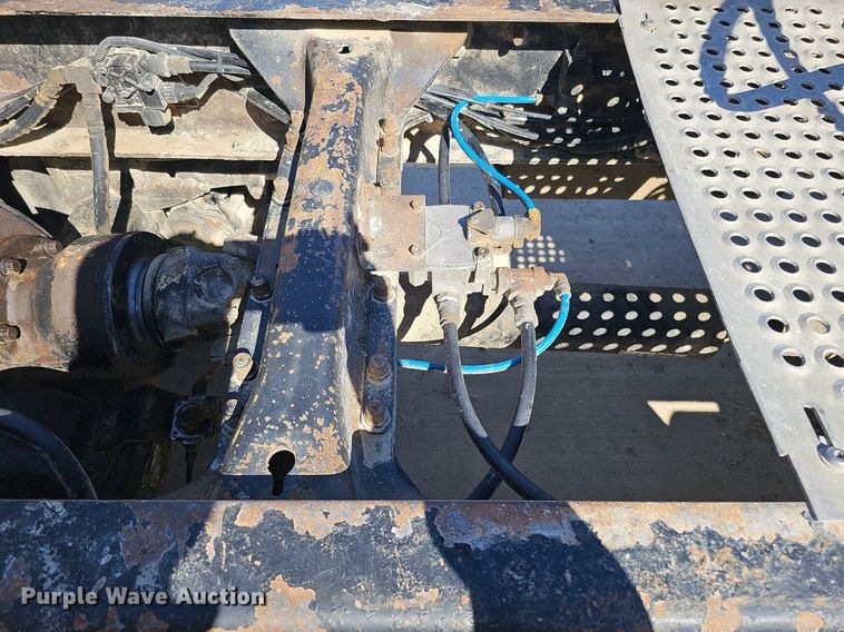 image for item DQ1170 2004 Mack CX613  truck tractor