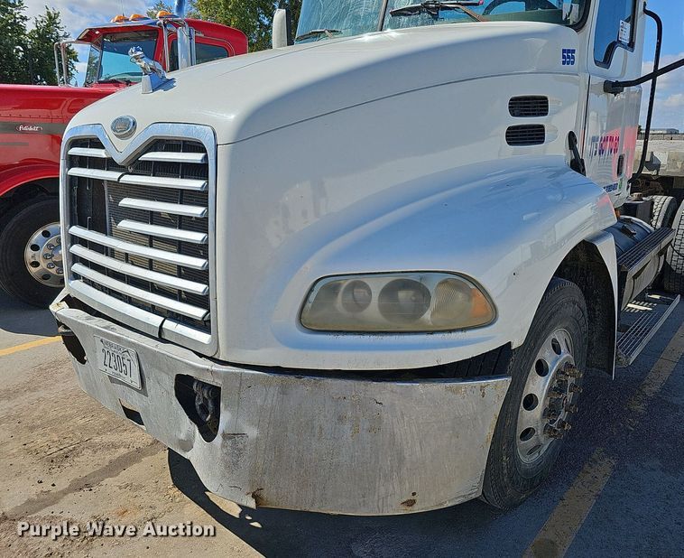 image for item DQ1170 2004 Mack CX613  truck tractor