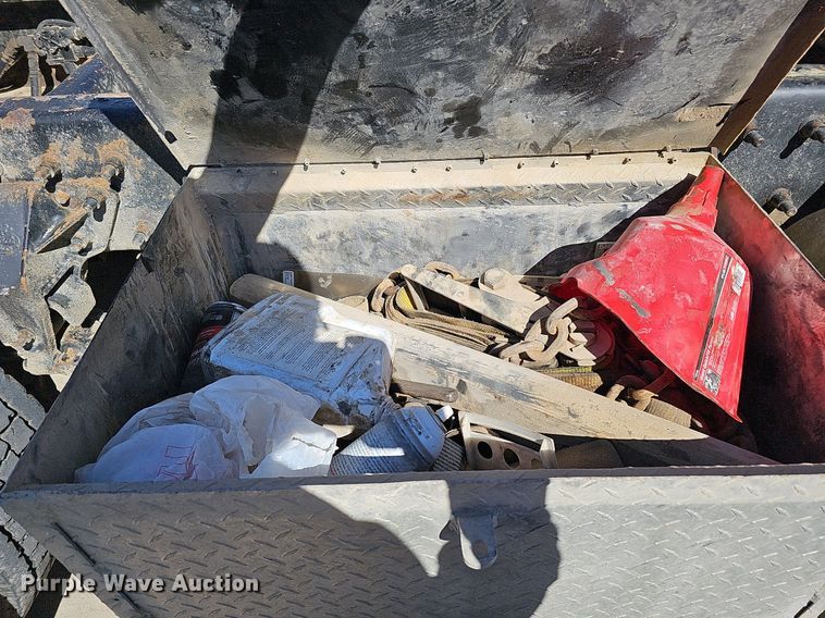 image for item DQ1170 2004 Mack CX613  truck tractor