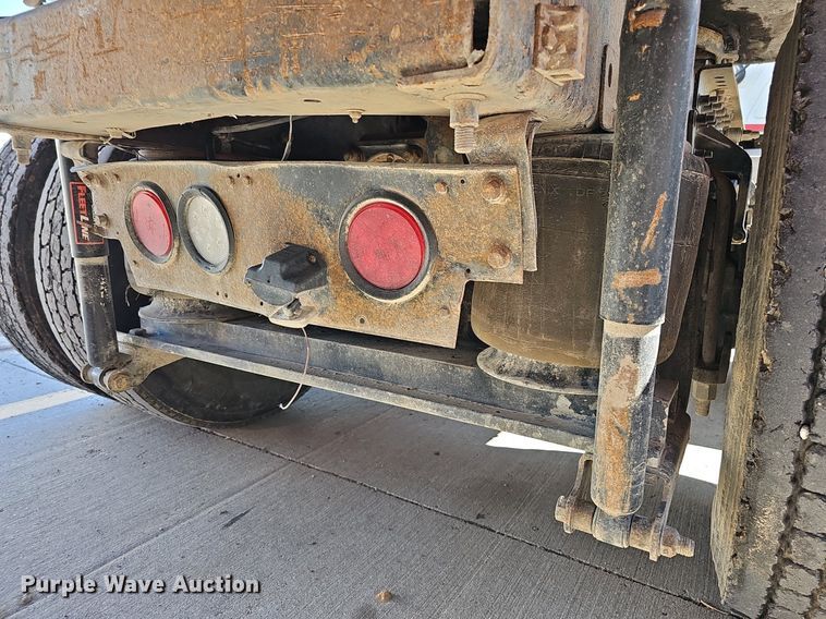 image for item DQ1170 2004 Mack CX613  truck tractor