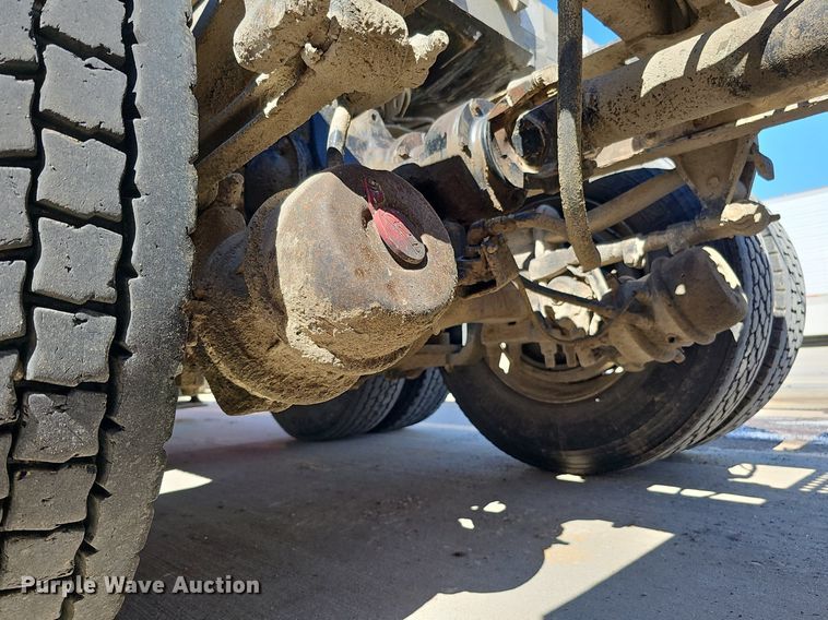 image for item DQ1170 2004 Mack CX613  truck tractor