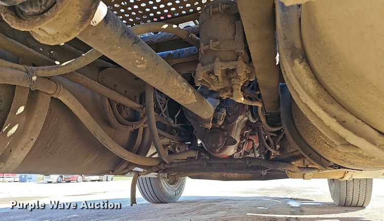 image for item DQ1170 2004 Mack CX613  truck tractor