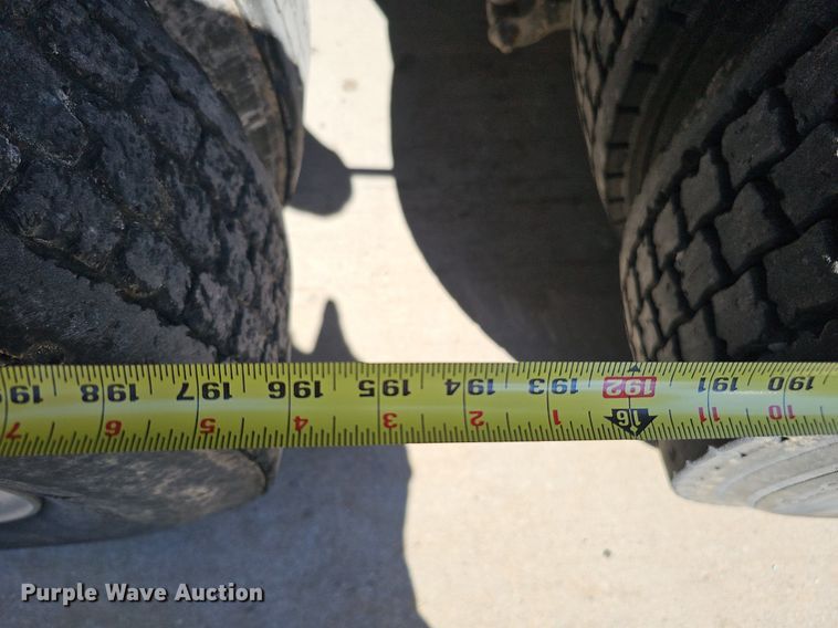 image for item DQ1170 2004 Mack CX613  truck tractor