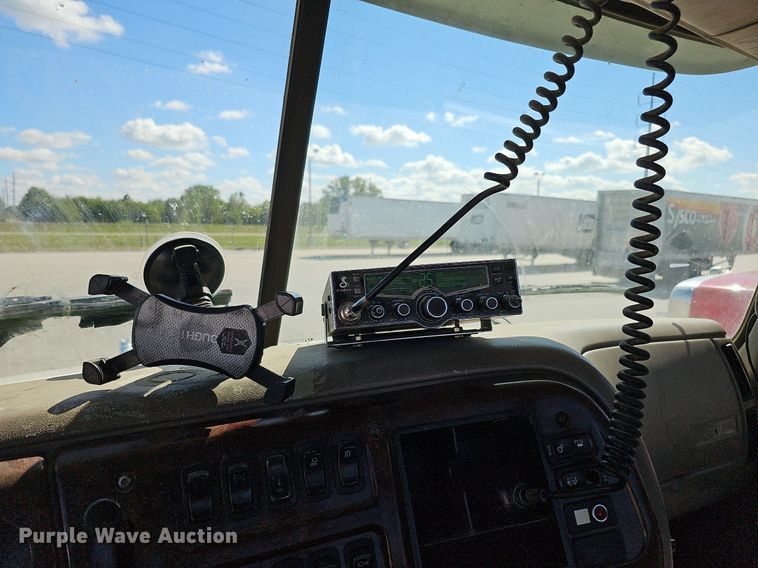 image for item DQ1170 2004 Mack CX613  truck tractor