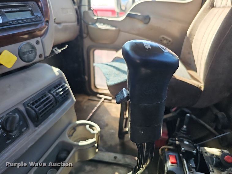 image for item DQ1170 2004 Mack CX613  truck tractor