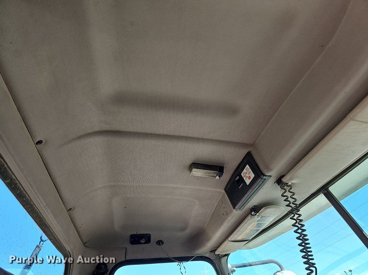 image for item DQ1170 2004 Mack CX613  truck tractor