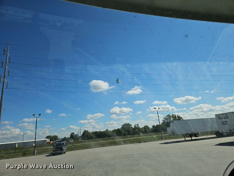 image for item DQ1170 2004 Mack CX613  truck tractor