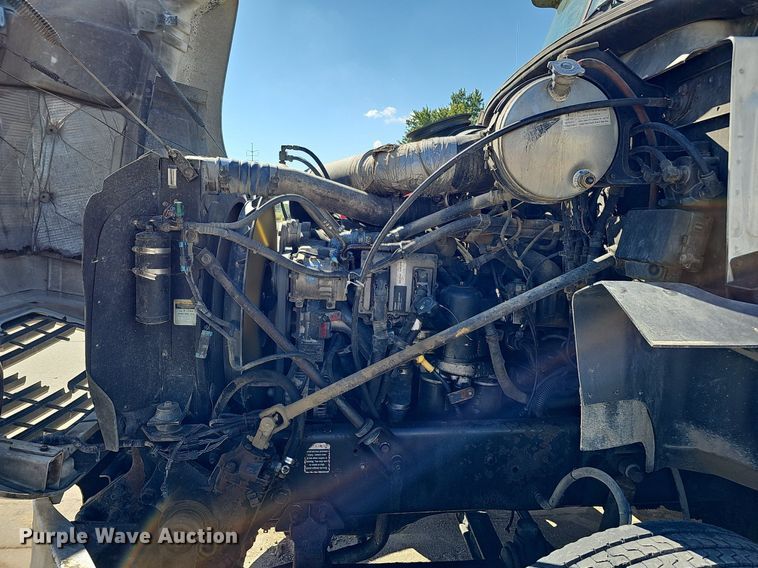 image for item DQ1170 2004 Mack CX613  truck tractor