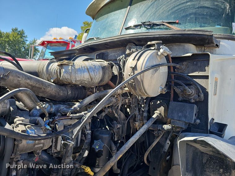 image for item DQ1170 2004 Mack CX613  truck tractor