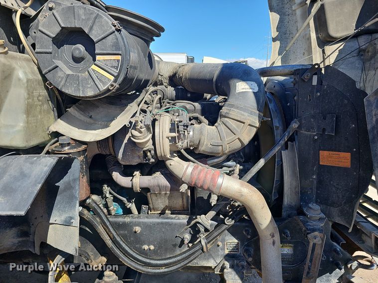 image for item DQ1170 2004 Mack CX613  truck tractor