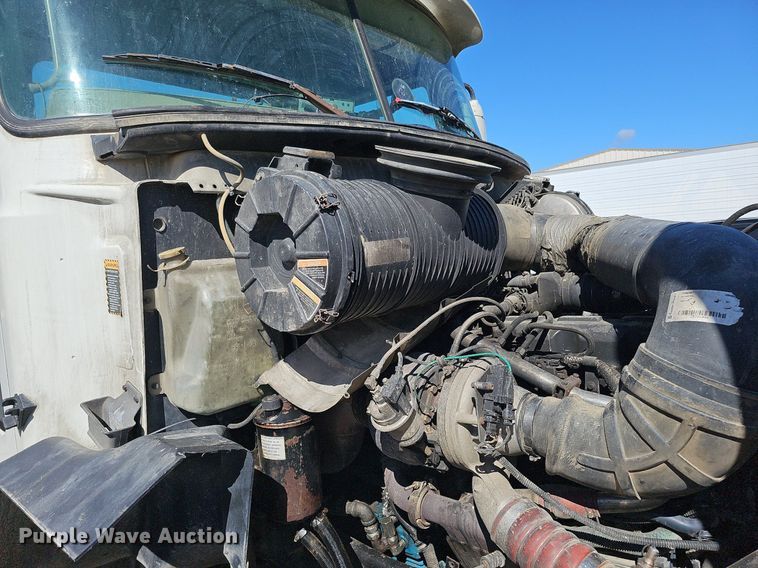 image for item DQ1170 2004 Mack CX613  truck tractor