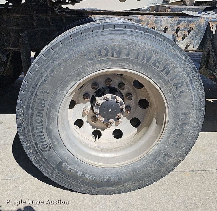 image for item DQ1170 2004 Mack CX613  truck tractor